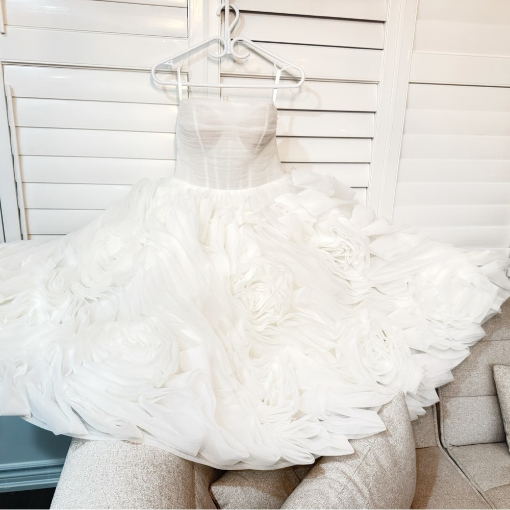 Dramatically flowered tulle dress in white - MEDIUM - Picture 5 of 11